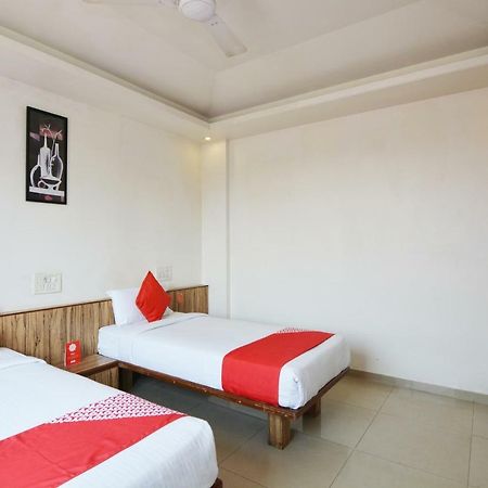 מלון Pimpri-Chinchwad Oyo 24197 Saptaruchi מראה חיצוני תמונה